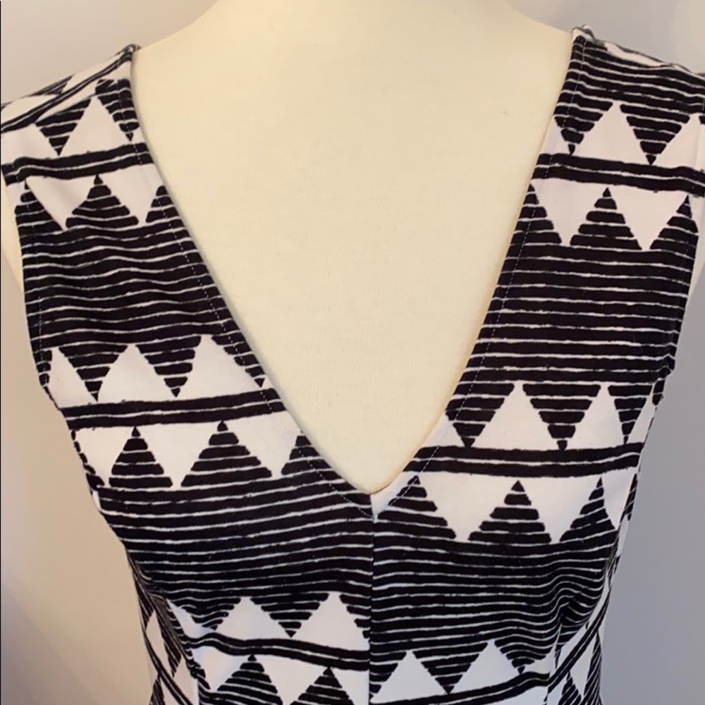 🥰🥰🥰😎black and white fit and flare dress😎 - Picture 2 of 3
